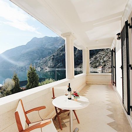 Villa Teuta Risan Bagian luar foto