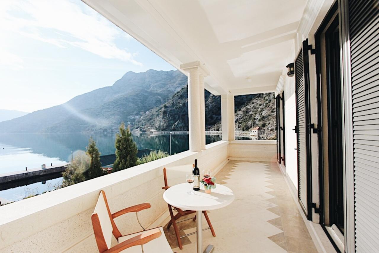 Villa Teuta Risan Bagian luar foto